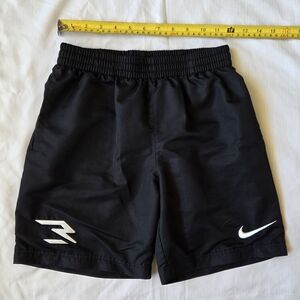 Boys NIKE shorts (sz:M)